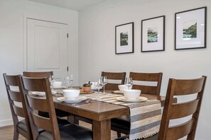 Dining - Livingston Way | Family-Friendly Retreat | 55" TV! (Pincher Creek)