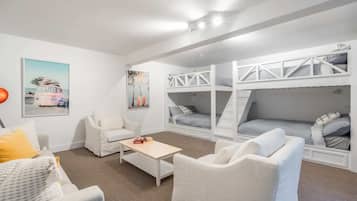 5 bedrooms, desk, iron/ironing board, WiFi