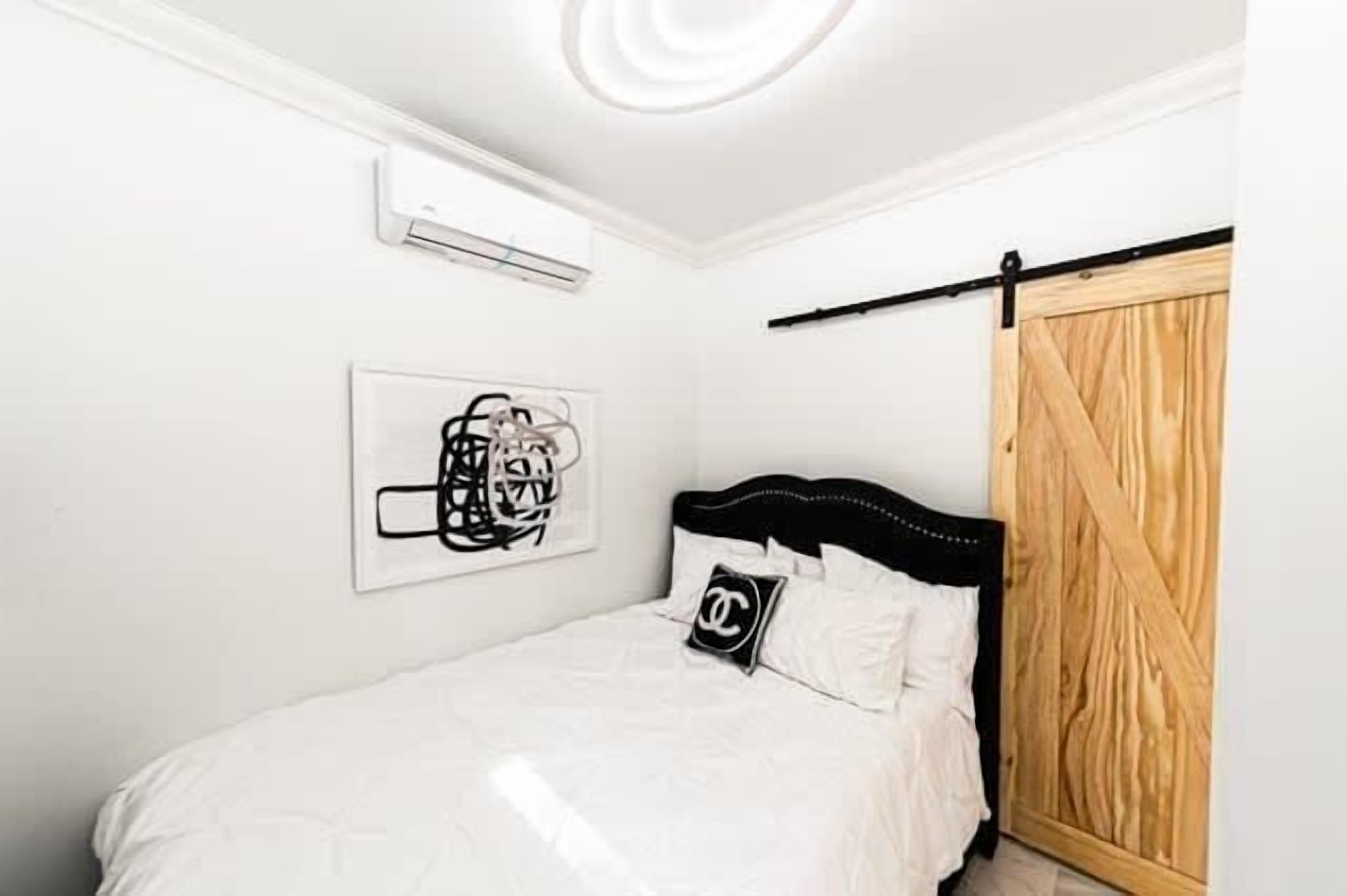 5 chambres, fer et planche à repasser, Wi-Fi, draps fournis