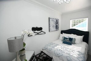 5 bedrooms, iron/ironing board, WiFi, bed sheets