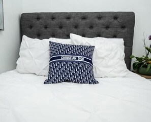 5 bedrooms, iron/ironing board, WiFi, bed sheets