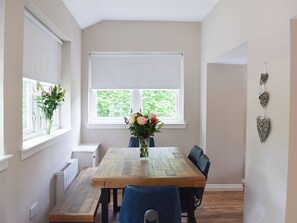 Dining - 3 bedroom accommodation in Aberfoyle (Aberfoyle)
