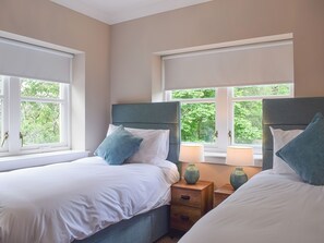 3 bedrooms, free WiFi, bed sheets - 3 bedroom accommodation in Aberfoyle (Aberfoyle)