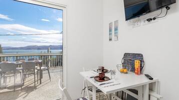 Apartment (One Bedroom Apartment with Terrace an) | Innenbereich