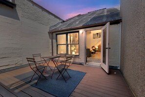 Outdoor dining - Sleep 25 - Huge Downtown Vintage Lofts (Chicago)