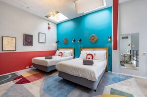 5 bedrooms, desk, iron/ironing board, travel cot - Sleep 25 - Huge Downtown Vintage Lofts (Chicago)