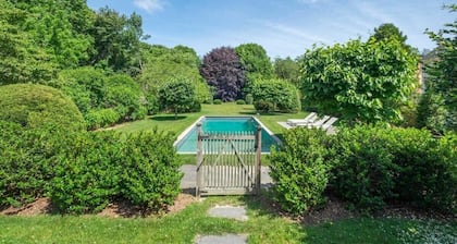 Driftwood Cottage by Rove Travel | Serene Cottage