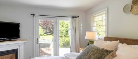 3 bedrooms, desk, iron/ironing board, WiFi