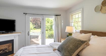 Driftwood Cottage by Rove Travel | Serene Cottage
