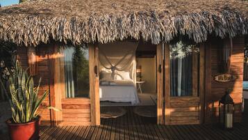 Luksusmökki | Minibaari, tallelokero huoneessa, pimennysverhot, ilmainen Wi-Fi