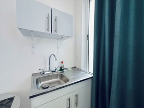 Shower, towels, toilet paper - Suite Turquesa: privileged location in the hotel zone (Cancún)