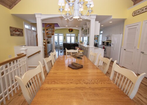 "Sun-Kissed"  Ocean & sound views. Community Pool! Pet Friendly!