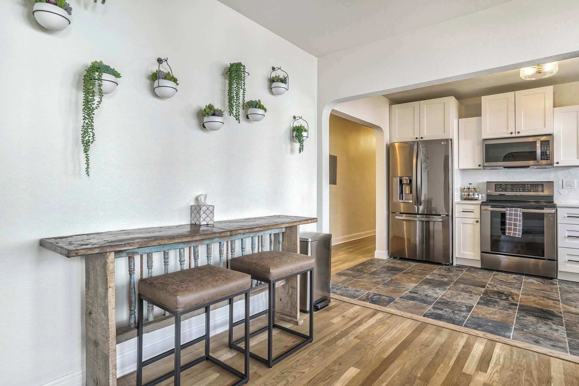 冰箱、微波炉、烤箱、炉灶