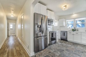 Fridge, microwave, oven, stovetop - Pikes Adventure! Apartment w Game Room & Fire Pit (Colorado Springs)