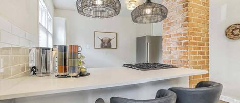 Frigorifero, microonde, forno, piano cottura