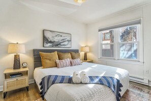 2 soverom, strykejern/-brett, reiseseng for barn og wi-fi