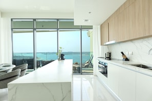 Deluxe Apartment | Private kitchen