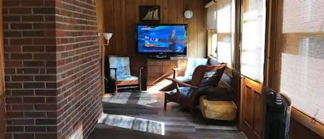 Smart-TV, Kamin, DVD-Player, Videothek