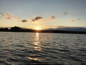 ビーチの近く、サンラウンジャー、ビーチタオル