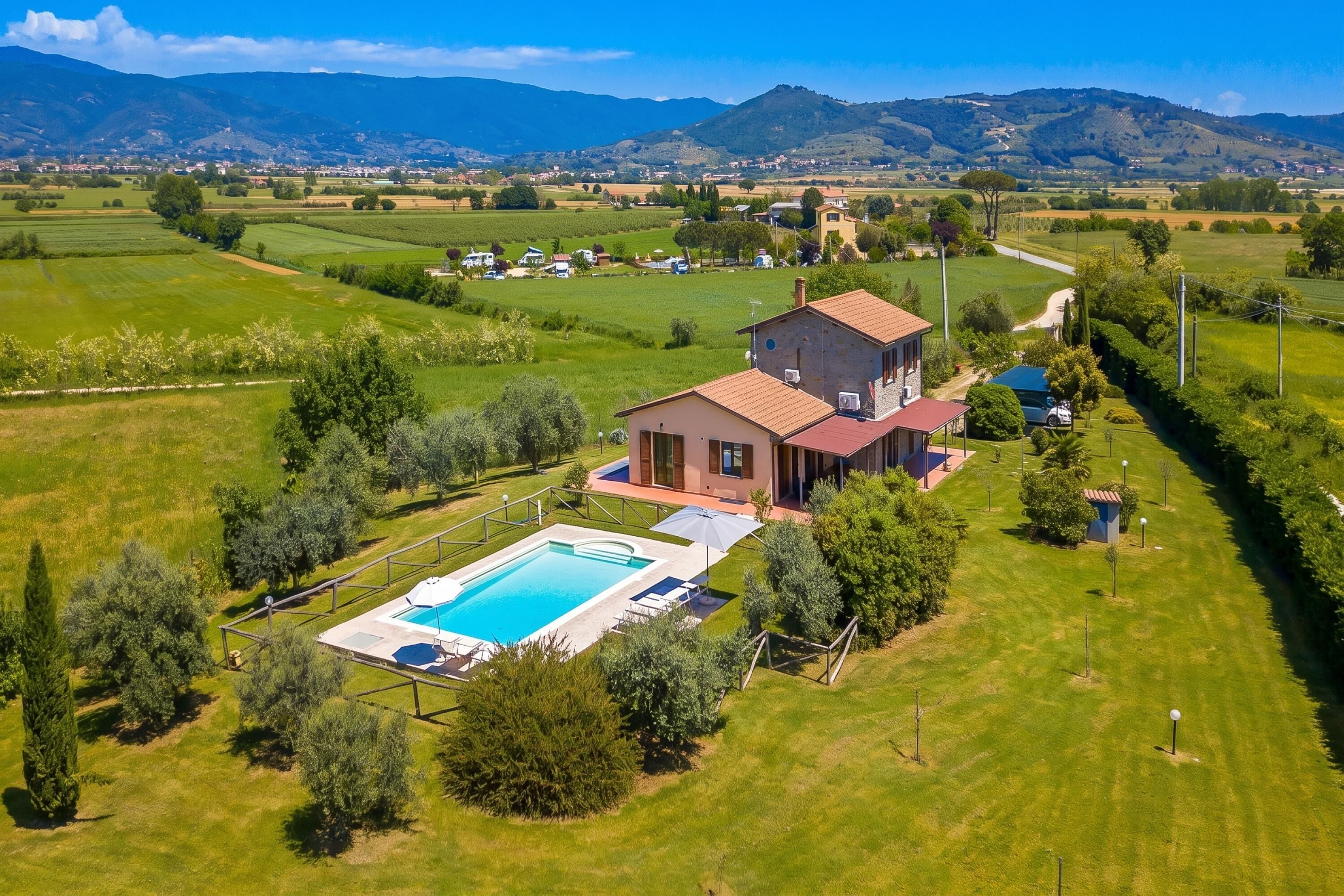 Villa Familiale, 4 chambres, 2 salles de bains, côté montagne (Villa San Lorenzo) | Extérieur