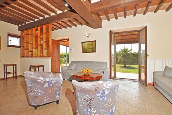 Villa Familiale, plusieurs chambres, 2 salles de bains, côté montagne (Villa San Lorenzo) | Coin séjour