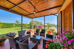 Familienvilla, 4 Schlafzimmer, 2 Bäder, Bergseite (Villa San Lorenzo) | Terrasse/Patio