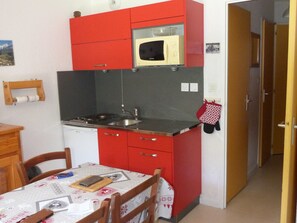 Fridge, microwave