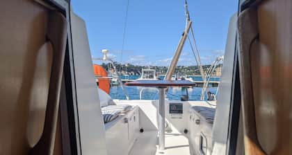 10 m boat in Morgat harbour