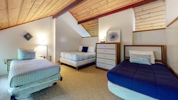 3 habitaciones, tabla de planchar con plancha, internet y ropa de cama