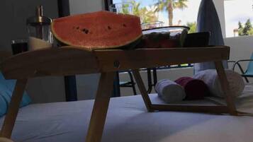 Departamento, varias camas | 2 habitaciones, tabla de planchar con plancha y cuna de viaje