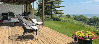 Stunning marina & Lake Michigan views, walking distance to downtown!