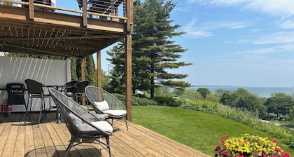 Stunning marina & Lake Michigan views, walking distance to downtown!