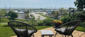 Stunning marina & Lake Michigan views, walking distance to downtown!