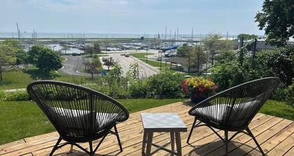 Stunning marina & Lake Michigan views, walking distance to downtown!