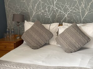 Deluxe Double Room, Ensuite | Room amenity - The Litcham Bull Inn (King's Lynn)