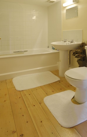 Deluxe Suite, Ensuite - The Litcham Bull Inn (King's Lynn)