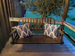 Property grounds - The Lodge: Restored Rustic 2 Bedroom On The River (Hopewell)