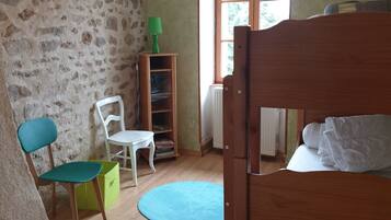 5 slaapkamers, een strijkplank/strijkijzer, gratis wifi, beddengoed