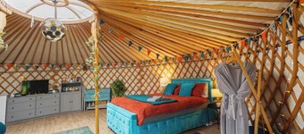KRUG Luxury Heated Yurt with Private Hot Tub