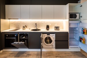 Superior Apartment | 1 bedroom, in-room safe, desk, laptop workspace