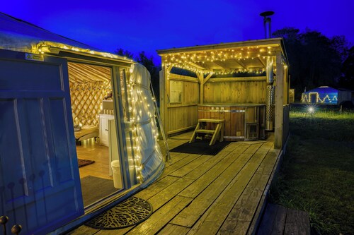 TAITTINGER Luxury Heated Yurt with Private Hot Tub