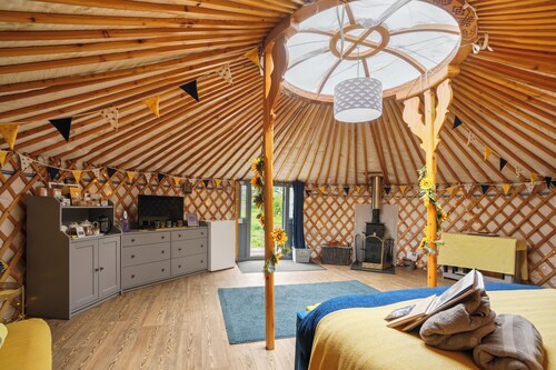 PERIGNON Luxury Heated Yurt with Private Hot Tub