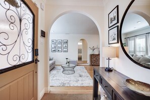 Interior - Entire Home - Cozy Near Downtown | Fast WIFI (San Jose)