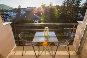 تناول الطعام بالخارج