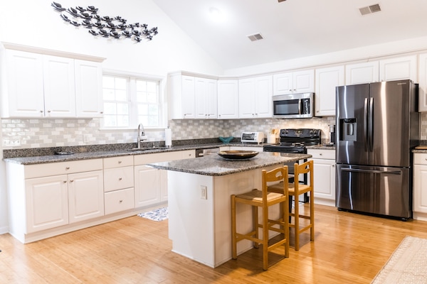 Geladeira, micro-ondas, fogão, cooktop