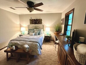 3 slaapkamers, een bureau, een strijkplank/strijkijzer, gratis wifi