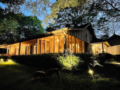 Serenity Lane: Luxury Farmhouse on 50 Acre Preserve near DeGray Lake Caddo River