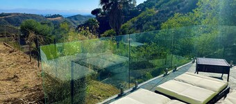 Gorgeous 3 br/5 ba plus bonus room Malibu ocean view villa with hot tub