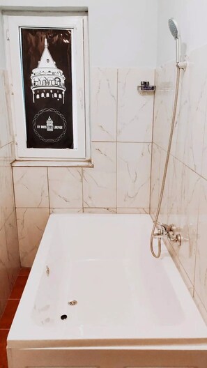 Bañera y ducha independientes, bañera de agua termal y secador de pelo