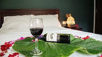 2 habitaciones, escritorio, tabla de planchar con plancha y wifi gratis